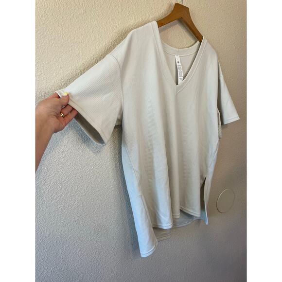 Lululemon Off White Softstreme Ribbed Relaxed Fit V Neck Short Sleeve Tee Size 8 - Picture 3 of 10